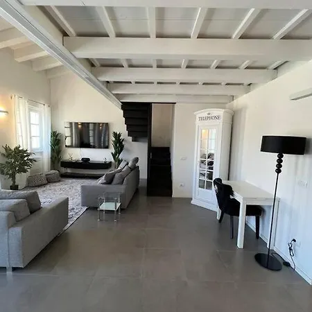 דירה Luxury Seafront Penthouse *