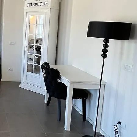 דירה Luxury Seafront Penthouse *