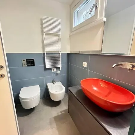 Luxury Seafront Penthouse דירה