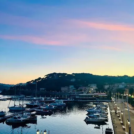 דירה Luxury Seafront Penthouse פורטו אזורו