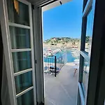 Luxury Seafront Penthouse Apartment *