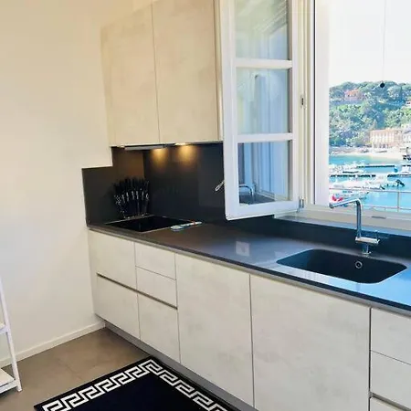 Luxury Seafront Penthouse Apartman Porto Azzurro