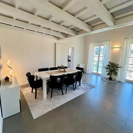 Luxury Seafront Penthouse 포르투 아주로