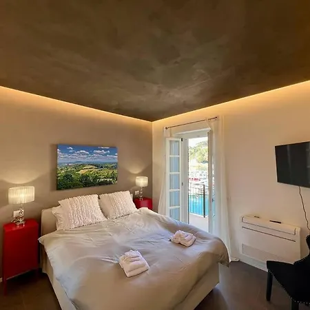 Luxury Seafront Penthouse * Porto Azzurro