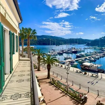 Apartment Luxury Seafront Penthouse