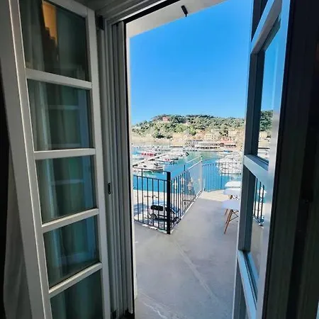 Luxury Seafront Penthouse Apartament *