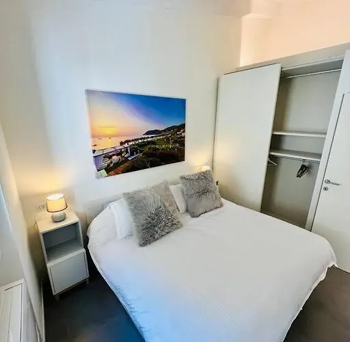 Luxury Seafront Penthouse Apartment *