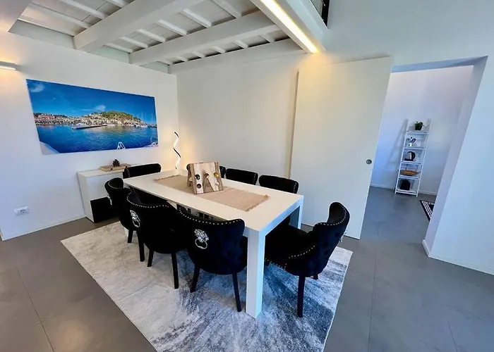 Luxury Seafront Penthouse * Porto Azzurro
