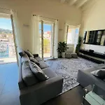Luxury Seafront Penthouse アパート ポルト・アッズッロ