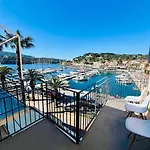 Luxury Seafront Penthouse アパート ポルト・アッズッロ